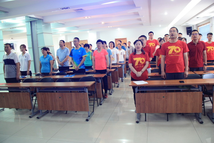 1565316620271615.jpg 唱國(guó)歌.jpg