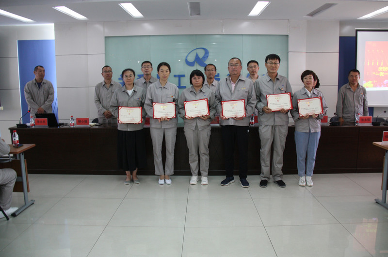 1656925220745129.jpg 黨員合影3_副本.jpg