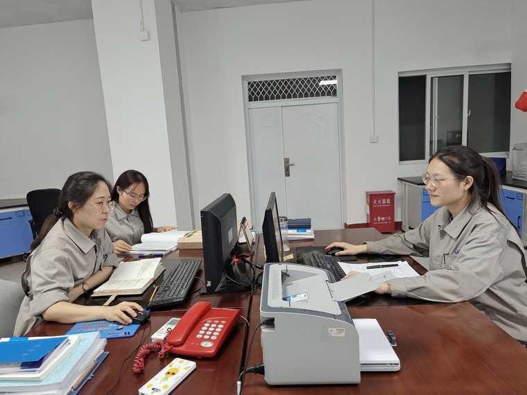 1662359019108646.jpg 李琳1 (1).jpg